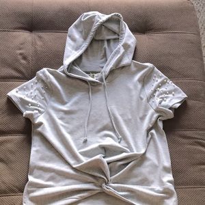 NWT Gray s/s hoody w Pearls L